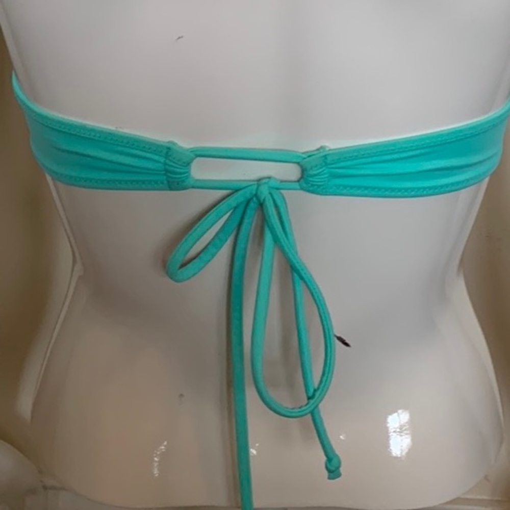 EUC Victoria’s Secret Bikini Top • Size 34A - Picture 4 of 5